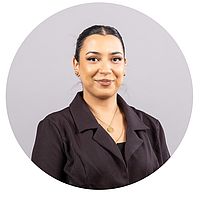 Julia Nezmi-Oglou